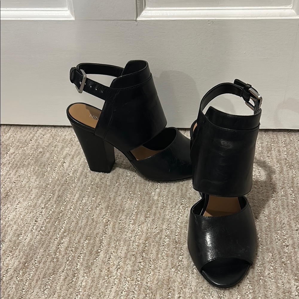 Nine West Black Heeled Boots with Classic Design